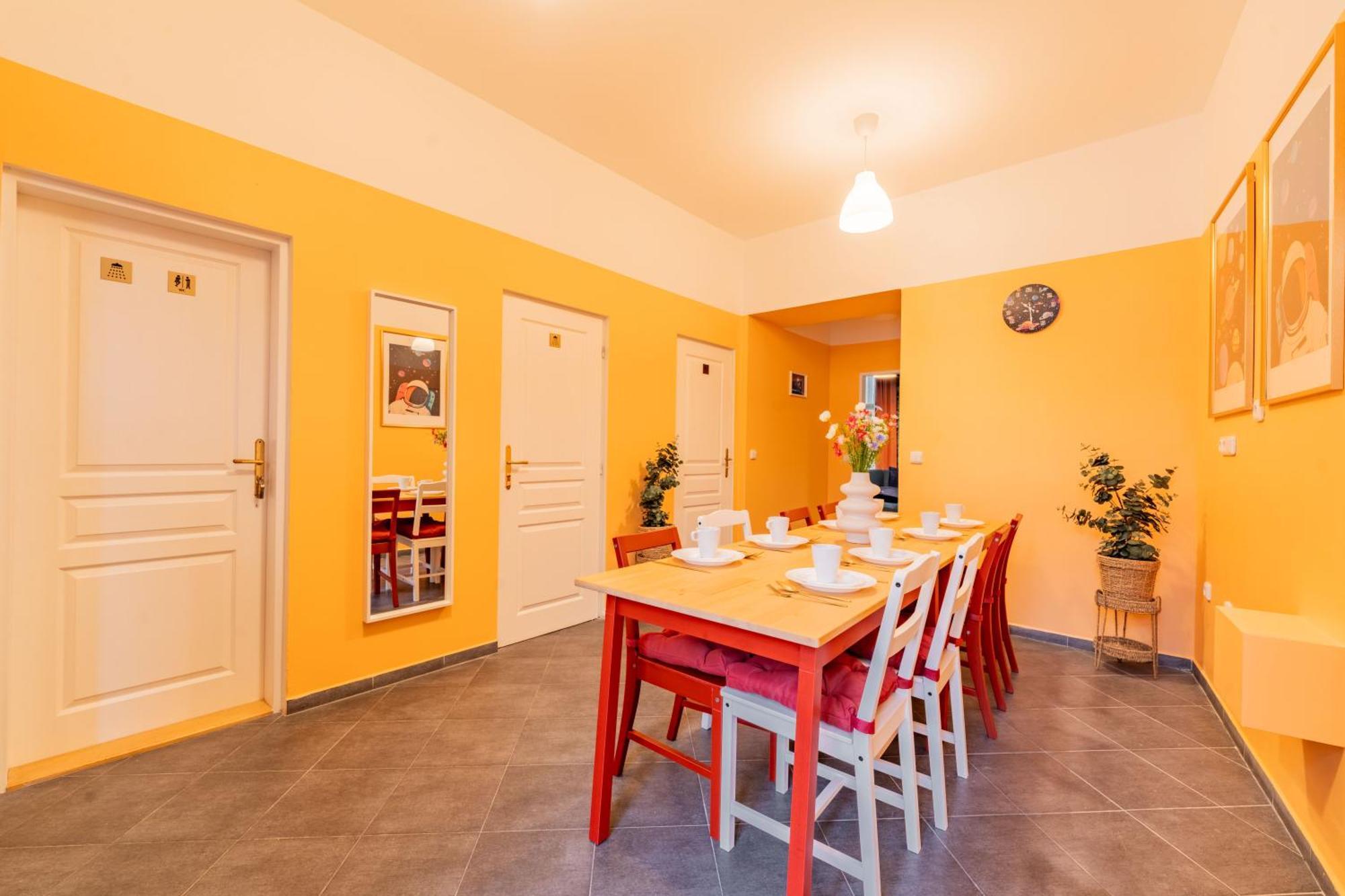 Stellar Female Hostel Prag Exteriör bild