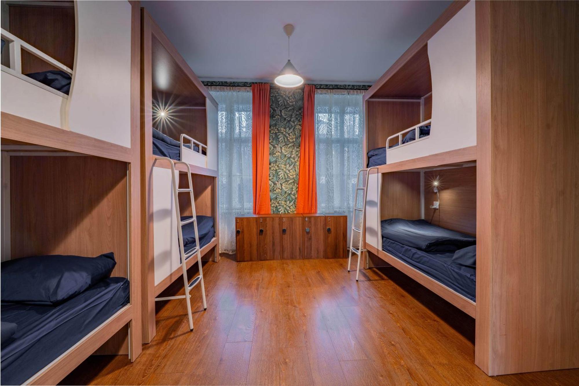 Stellar Female Hostel Prag Exteriör bild